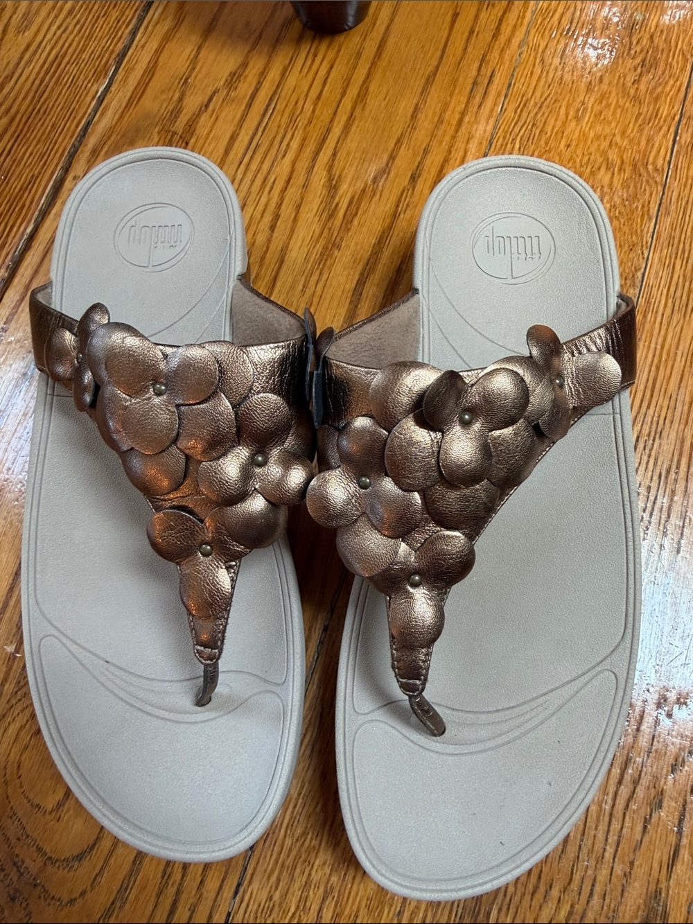 Fitflop Fleur bronze color sandals with floral design on straps. Women’s Size 10 - Picture 4 of 11